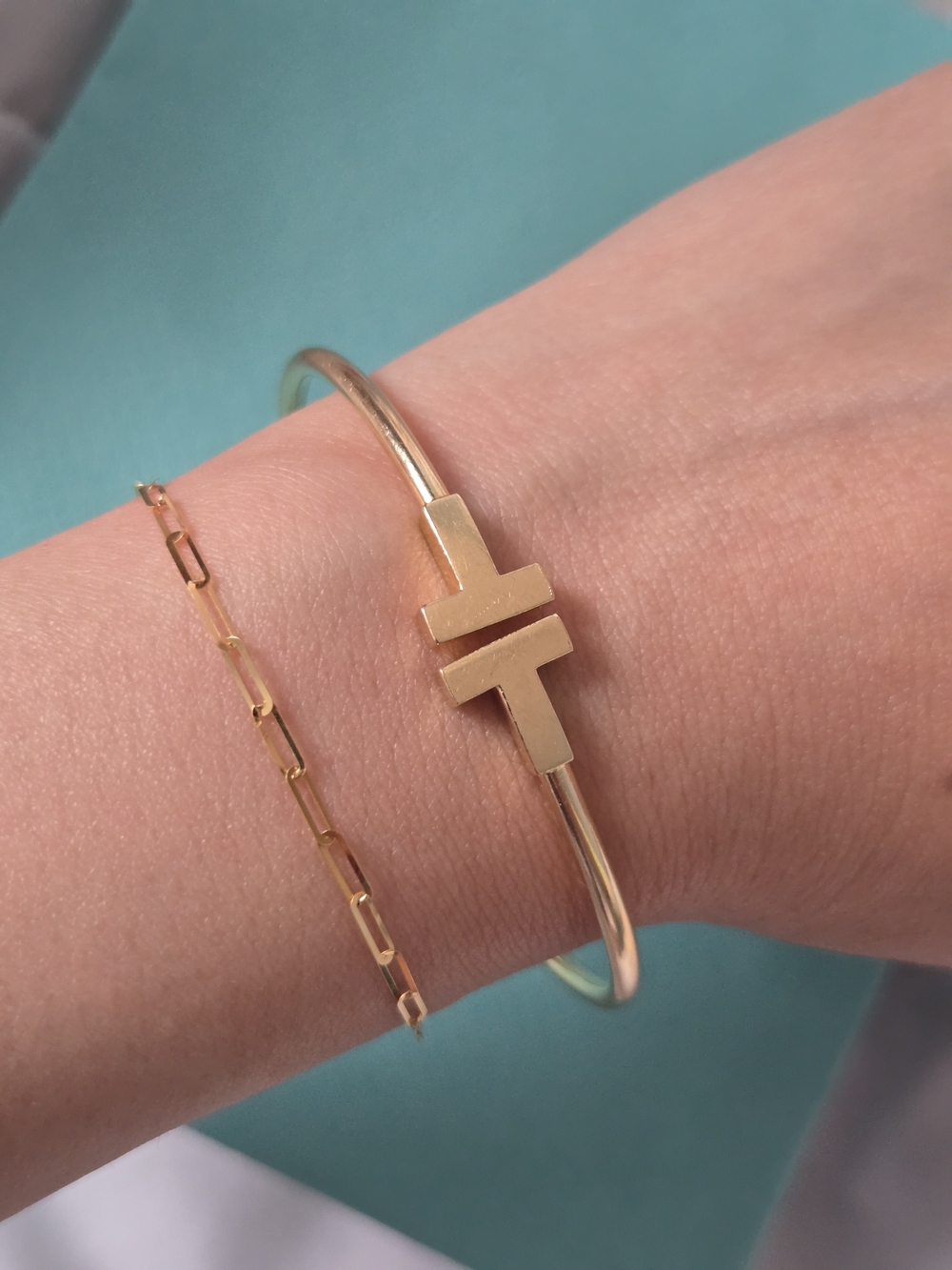 Tiffany T
Wire Bracelet in Yellow Gold